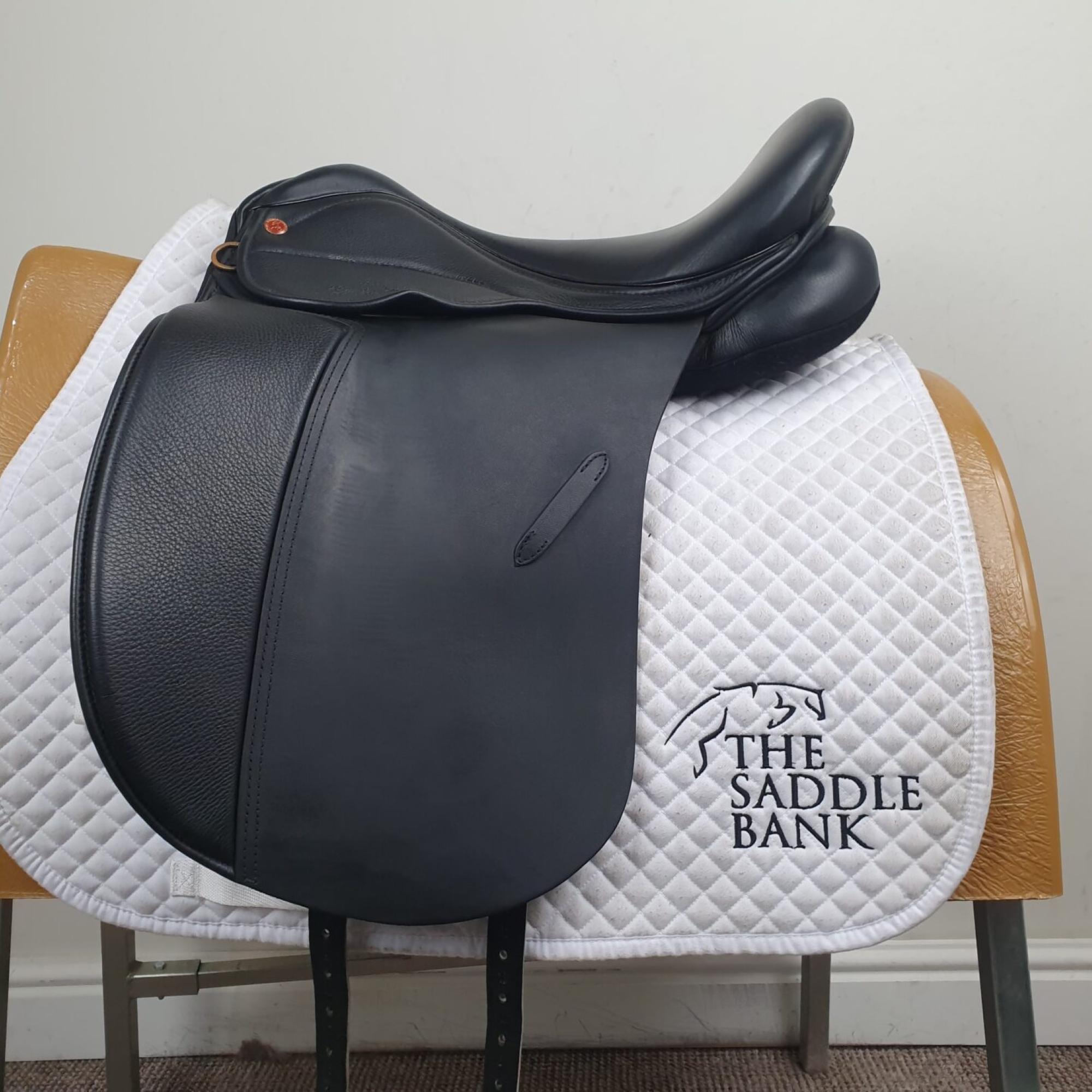 17 inch Saddle Company Dressage Black Medium Wide - C1998