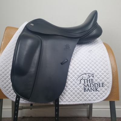 Image of 17.5 inch Fairfax Classic Cupped Flap Dressage MDC Black Adjustable