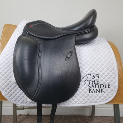 16.5 inch John Whitaker Harrogate Dressage Black Adjustable Image of 16.5 inch John Whitaker Harrogate Dressage Black Adjustable