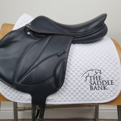 Image of 18 inch Voltaire Lexington Black Medium Wide