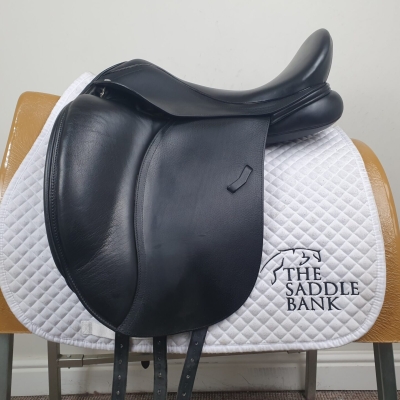 17.5 inch Loxley Dressage LX Black Medium Wide Image of 17.5 inch Loxley Dressage LX Black Medium Wide