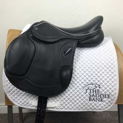 18 inch Winners Circle Monoflap Jump Black Medium Wide Image of 18 inch Winners Circle Monoflap Jump Black Medium Wide