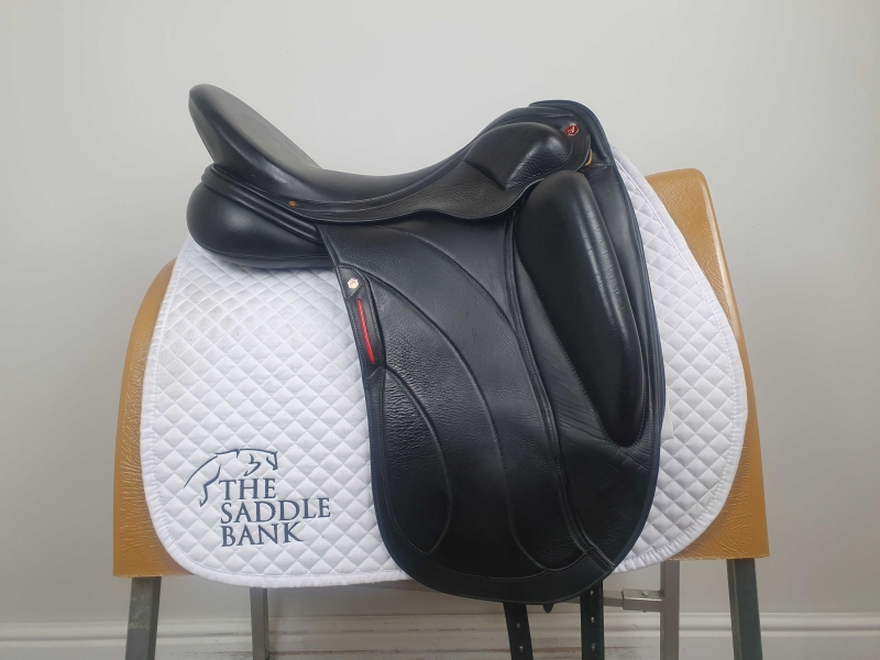 Le Mieux X Albion Dressage Square | Albion Saddlemakers