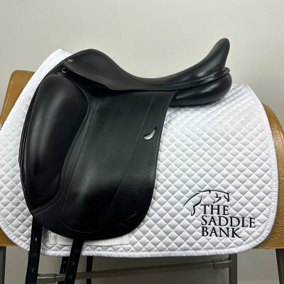 17 inch Equipe Emporio Monoflap Dressage Black Medium Image of 17 inch Equipe Emporio Monoflap Dressage Black Medium