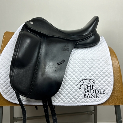 Image of 17 inch Fairfax Classic Cupped Flap Dressage MDC Black Adjustable