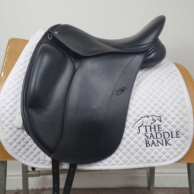 17 inch Loxley Dressage Monoflap Black Adjustable Image of 17 inch Loxley Dressage Monoflap Black Adjustable