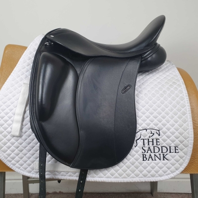 17 inch Loxley Dressage Monoflap Black Adjustable Image of 17 inch Loxley Dressage Monoflap Black Adjustable