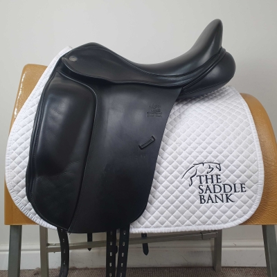 Image of 17.5 inch Fairfax Classic Cupped Flap Dressage MDC Black Adjustable