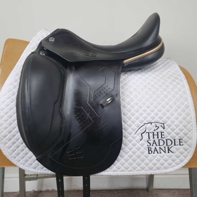 17 inch Prestige X-Breath Dressage Black Medium Image of 17 inch Prestige X-Breath Dressage Black Medium