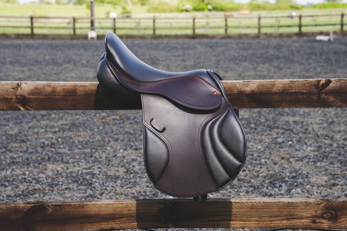 Albion K2 Jump Saddle