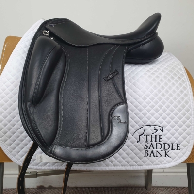 17 inch GFS Premier Dressage S752 Black Adjustable Image of 17 inch GFS Premier Dressage S752 Black Adjustable