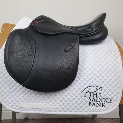 Image of 17.5 inch John Whitaker Bedale GP Jump Black Adjustable