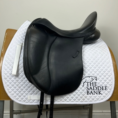 17 inch Loxley Dressage LX Black Medium Wide Image of 17 inch Loxley Dressage LX Black Medium Wide