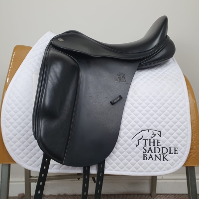 Image of 17.5 inch Fairfax Classic Cupped Flap Dressage MDC Black Adjustable