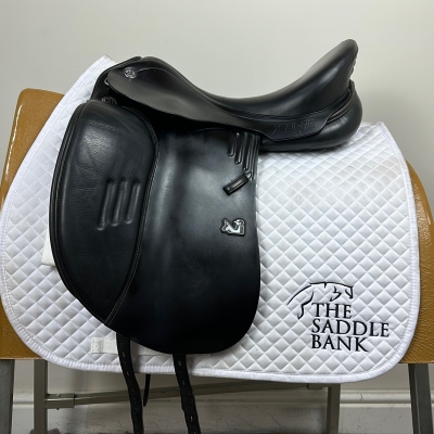 Image of 17 inch Prestige Doge Dressage Black Medium