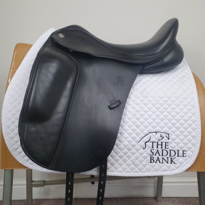 Image of 17.5 inch Fairfax Classic Cupped Flap Dressage MDC Black Adjustable