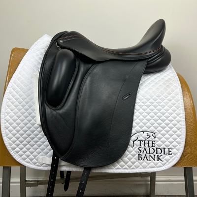 17.5 inch Loxley Dressage Monoflap Black Wide Image of 17.5 inch Loxley Dressage Monoflap Black Wide