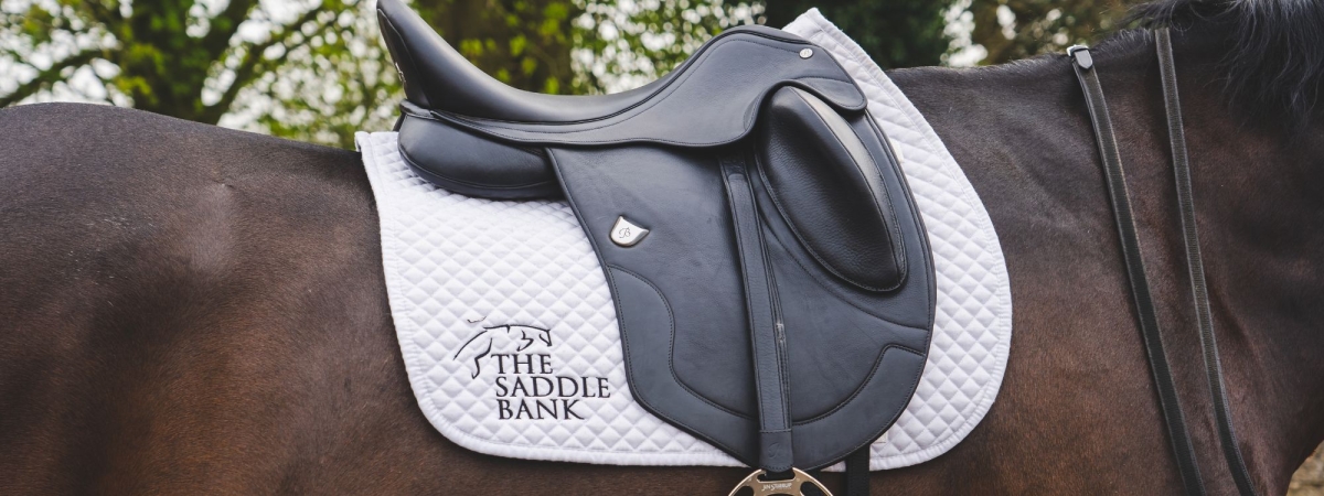 Adjustable dressage saddle