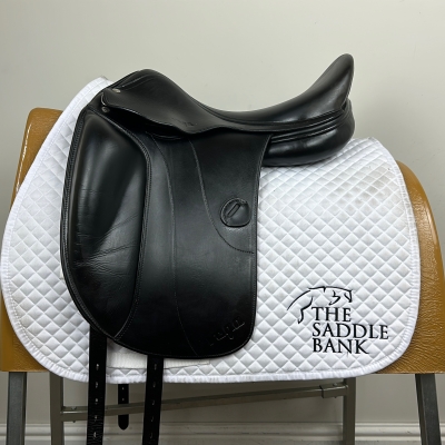Image of 17 inch Amerigo Vega Dressage Black Medium Wide