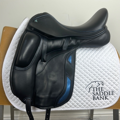 17.5 inch Bliss Paramour Dressage Black Medium Wide Image of 17.5 inch Bliss Paramour Dressage Black Medium Wide