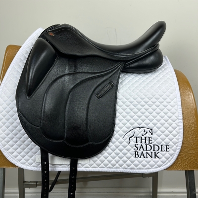 17.5 inch Winners Circle Monoflap Dressage Black Medium Image of 17.5 inch Winners Circle Monoflap Dressage Black Medium