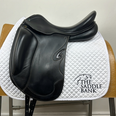 Image of 17 inch Prestige Passion K Dressage Black Medium Wide