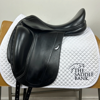 Image of 18 inch Equipe Emporio Monoflap Dressage Black Wide