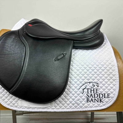 Image of 17.5 inch John Whitaker Bedale GP Jump Black Adjustable