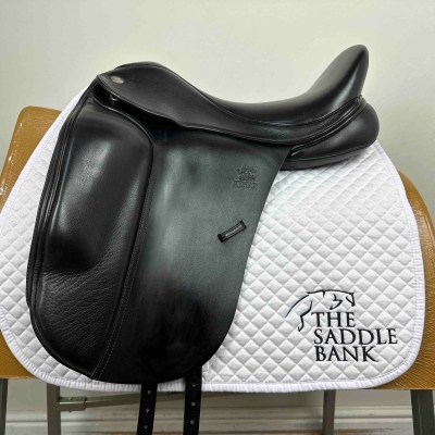 Image of 17.5 inch Fairfax Classic Cupped Flap Dressage MDC Black Adjustable