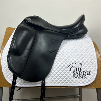 Image of 17.5 inch Fairfax Classic Cupped Flap Dressage MDC Black Adjustable