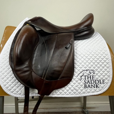 Image of 17.5 inch Voltaire Adelaide Brown Medium Wide