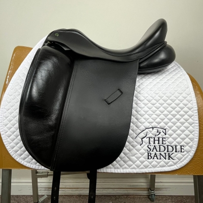 Image of 17 inch Ideal Suzannah Dressage Black Medium
