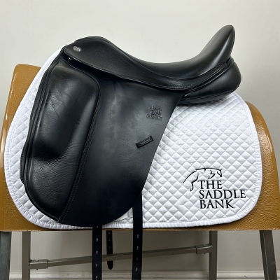 Image of 17.5 inch Fairfax Classic Cupped Flap Dressage MDC Black Adjustable
