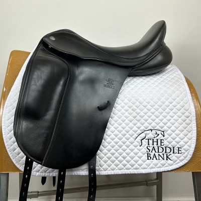 Image of 17.5 inch Fairfax Classic Cupped Flap Dressage MDC Black Adjustable