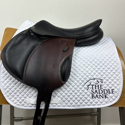 Image of 17 inch Voltaire Lexington Brown Medium Wide