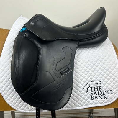 Image of 17 inch Prestige X-Breath Dressage Black Medium