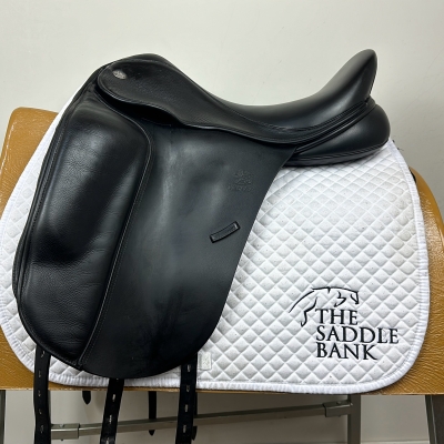 Image of 17.5 inch Fairfax Classic Cupped Flap Dressage MDC Black Adjustable