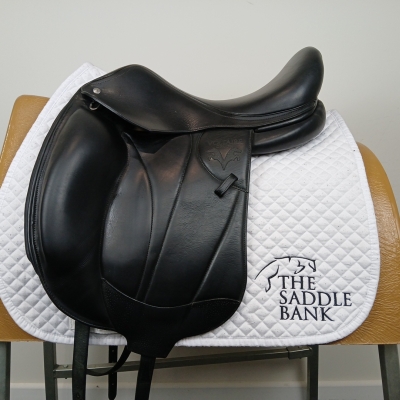 Image of 17 inch Voltaire Adelaide Black Medium Wide
