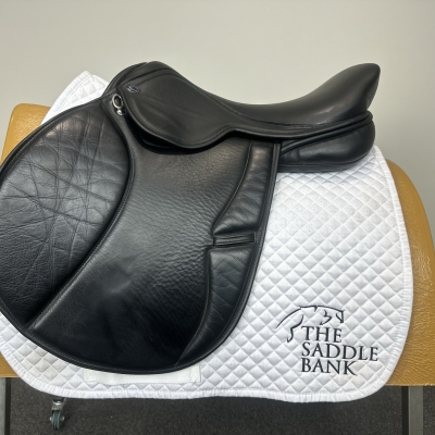 Image of 17 inch Silhouette GP Black Medium Wide