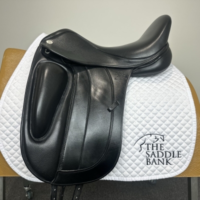 Image of 17.5 inch Fairfax Classic Deluxe Low Wither Monoflap Dressage Black Adjustable