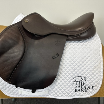 Image of 18 inch Fairfax Classic Cupped Flap Jump MJC Brown Adjustable