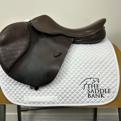Image of 17.5 inch Fairfax Classic Cupped Flap Jump MJC Brown Adjustable