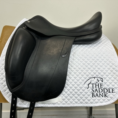Image of 17.5 inch Equipe Emporio Monoflap Dressage Black Medium