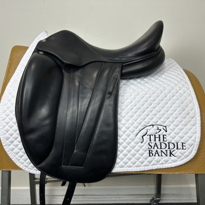 Image of 17 inch Butet Dressage D Black Medium Wide