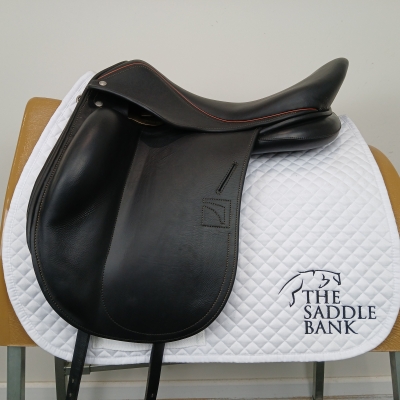 Image of 17.5 inch Childeric DNL Dressage Black Medium Wide