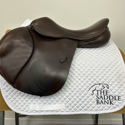 Image of 17.5 inch Fairfax Classic Cupped Flap Jump MJC Brown Adjustable