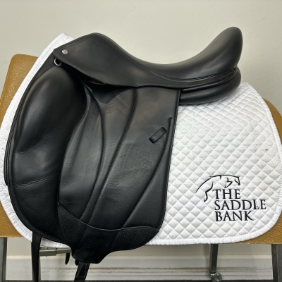 Image of 17.5 inch Voltaire Adelaide Black Medium Wide