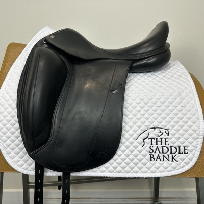 Image of 17 inch Equipe Emporio Monoflap Dressage Black Medium Wide
