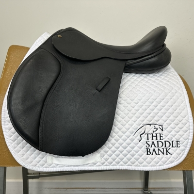 Image of 17.5 inch Black Country GP Event Black Medium Wide