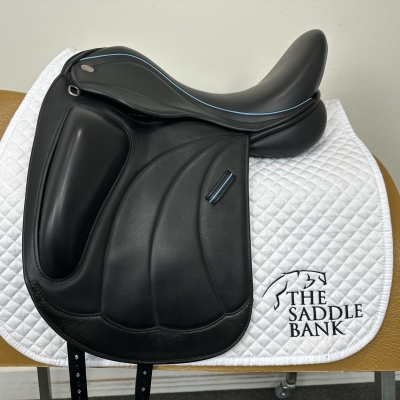Image of 17 inch Winners Circle Monoflap Dressage Black Extra Wide